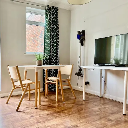 Large Balcony Apartment Opposite Rail Station